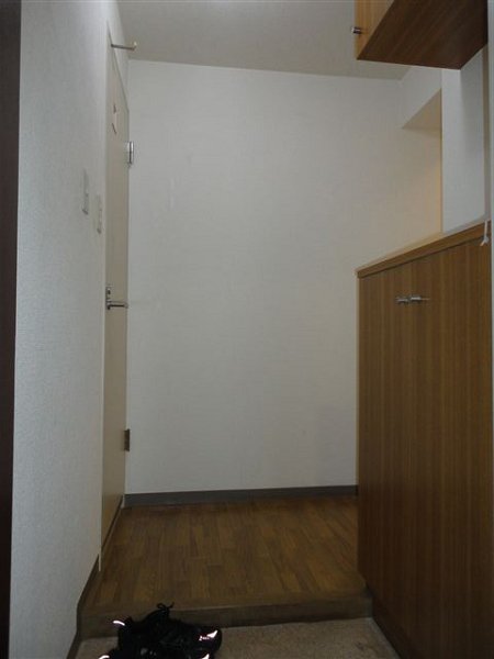 グランシャリオ国立 玄関