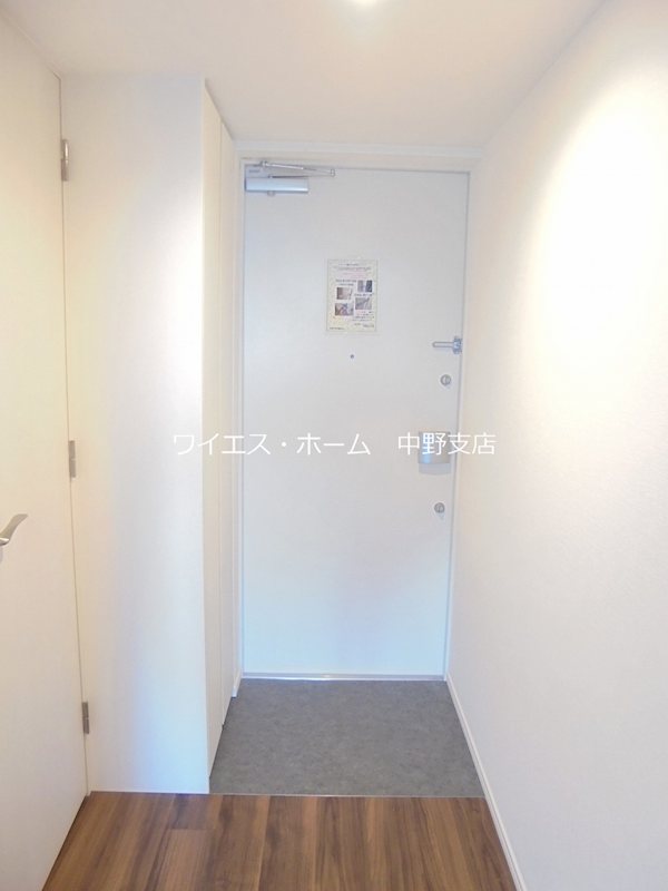 プリューム中野坂上 玄関