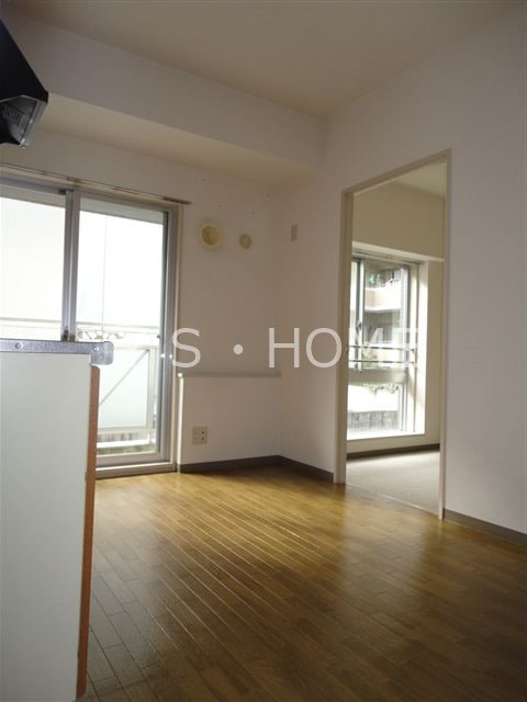 グランシャリオ国立 リビング