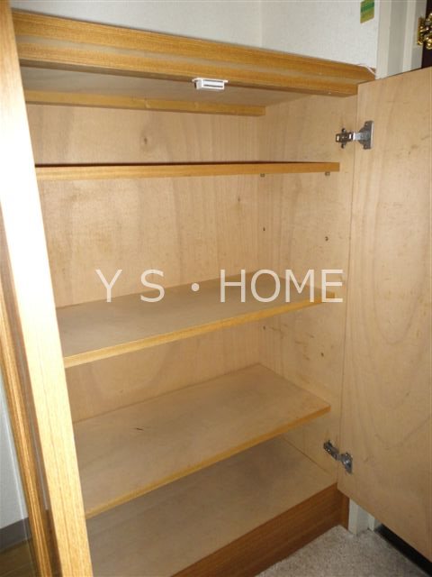 グランシャリオ国立 玄関