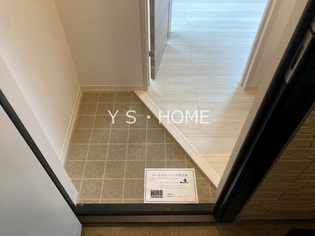 カーザセレーナＭ 玄関