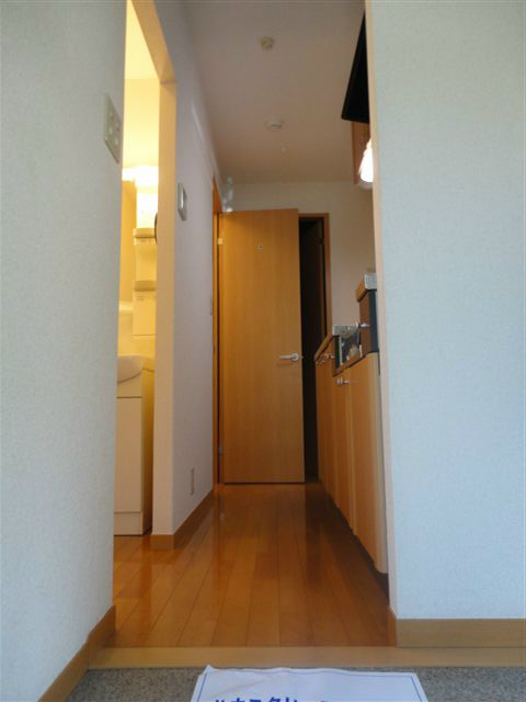 クレスト西町 玄関