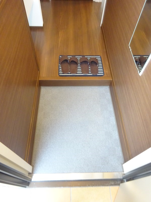 レモンアイ 玄関