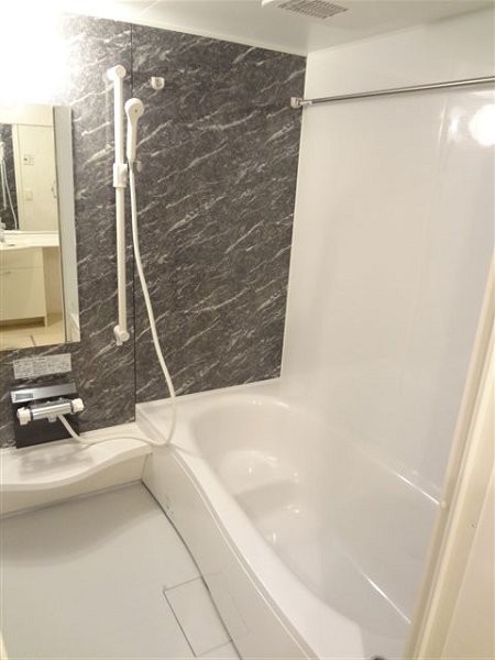 ティルタ　サリ 風呂画像