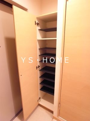 リブリ・GLANZ 玄関