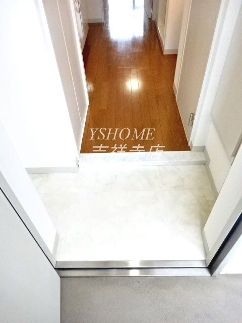 クティールＭ 玄関