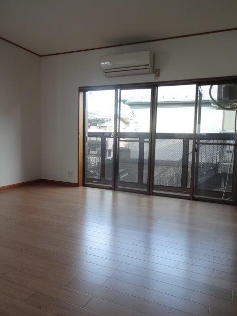 下連雀4-13テラスハウス   リビング