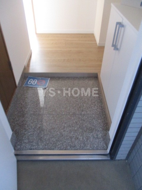 コンフォリア西荻北 玄関