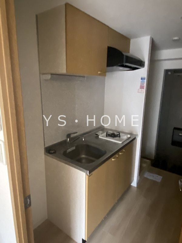 アドニス・モリヤ 玄関