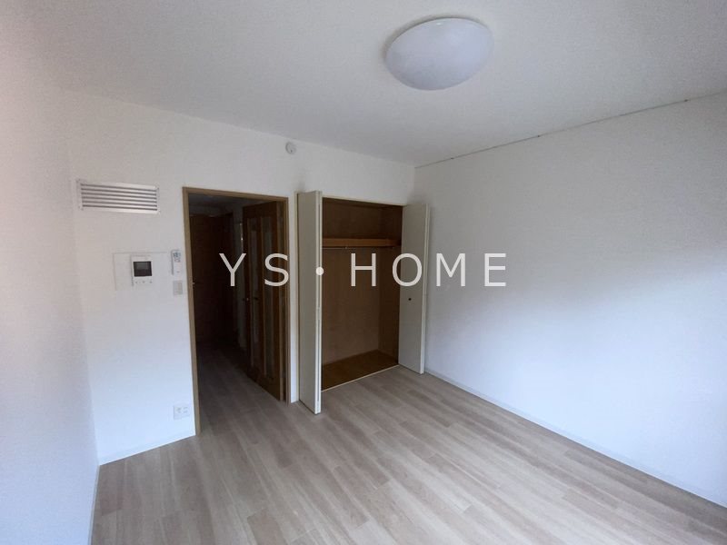 アドニス・モリヤ ベッドルーム