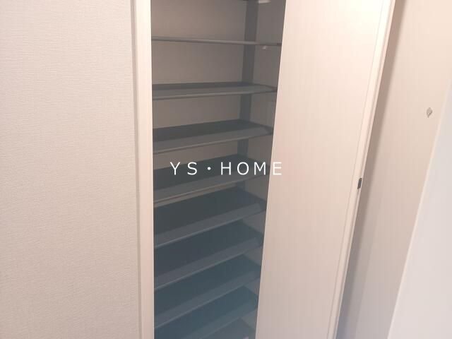 フローリー西荻 玄関