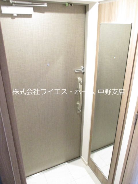 クレヴィアリグゼ中野新井薬師 玄関