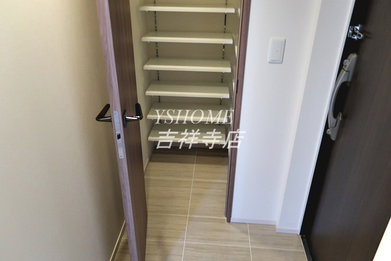 トラープランド翠命館 玄関