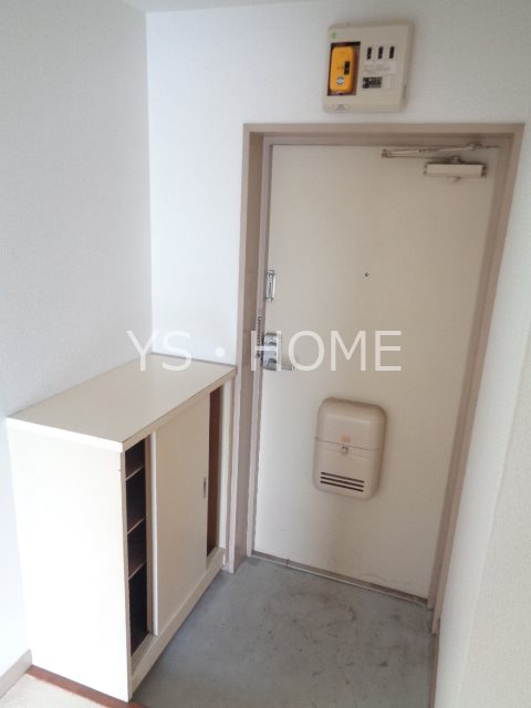 センチュリー三鷹 玄関