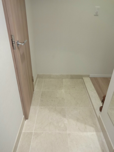 リビオ武蔵野中町 玄関