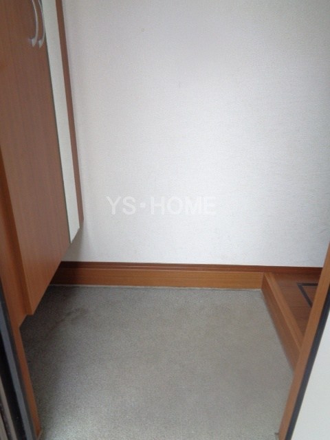 コンソラータ 玄関