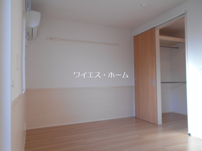 ・レッドアイ ベッドルーム