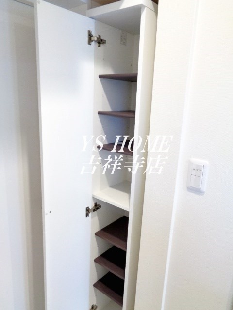 アゼールリドー 玄関