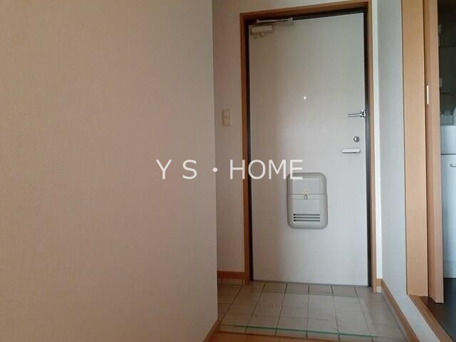 ベル・ソレイユＢ 玄関