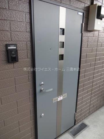 ヴィラ・ファミーユＡ 玄関