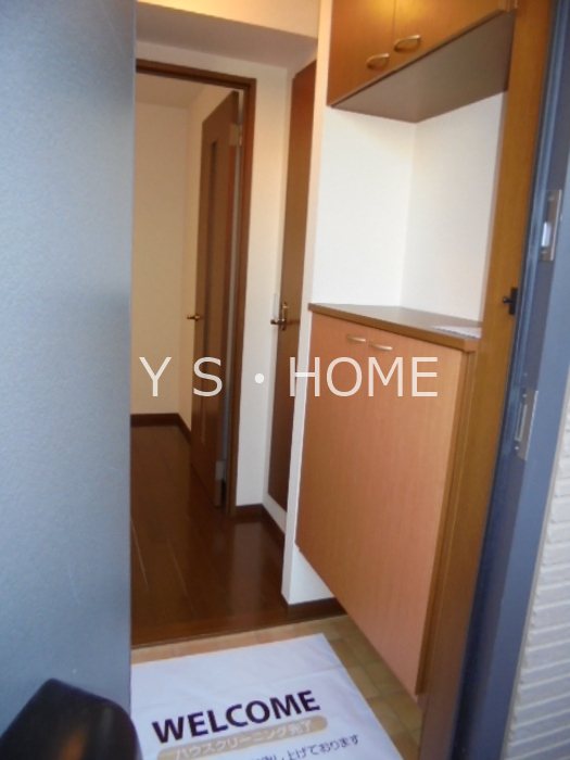 ファミール河内 玄関