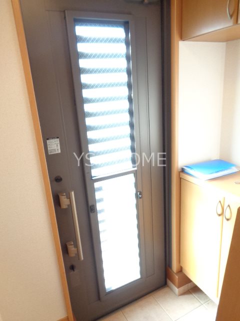 リラ・クレスト      玄関