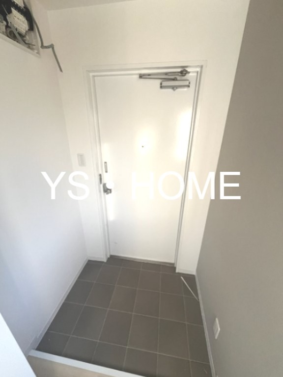 フラットイノカシラ 玄関