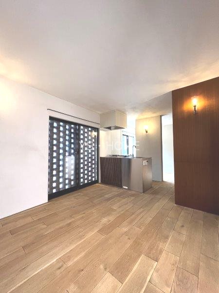 朱合院 リビング