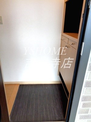 アーボリュウム深大寺  玄関