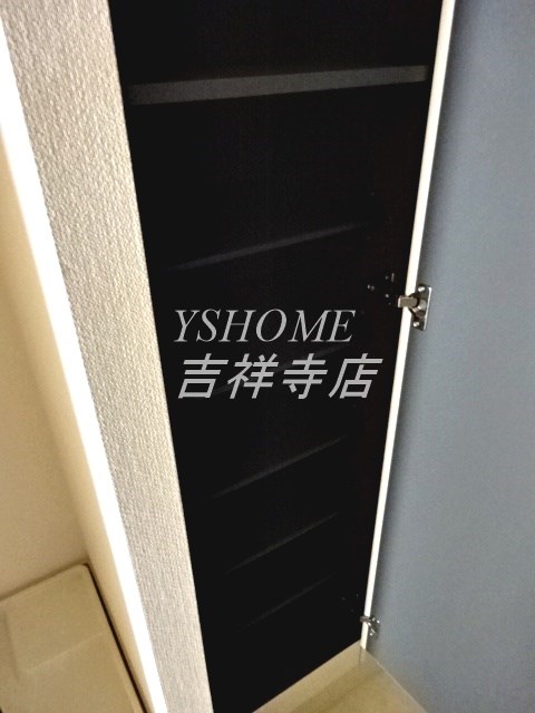 リブリ・モナミ・エムケイ 玄関