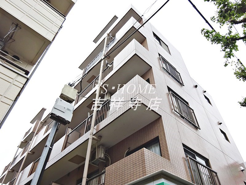 ラカーサモモイ 外観