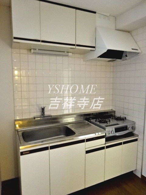 ラカーサモモイ キッチン