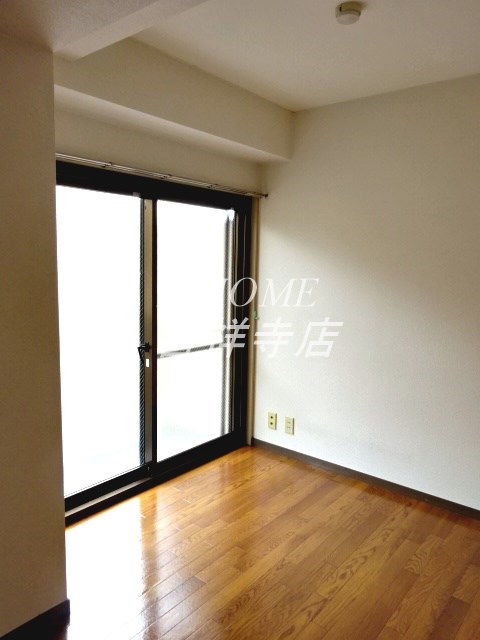 ラカーサモモイ ベッドルーム