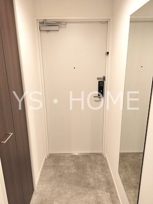 グランシャルール武蔵境 玄関