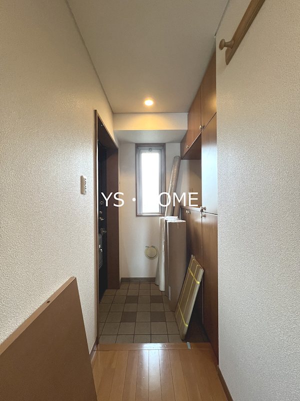 アソシエール中野弐番館    玄関