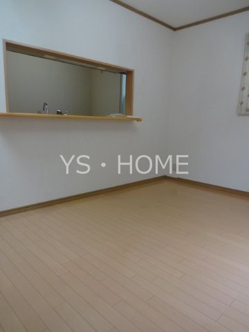 西久保3-4戸建   リビング