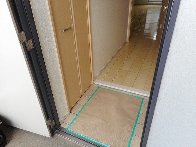 アベニール国立 玄関