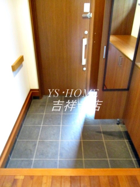 杉並区南荻窪１丁目戸建 玄関