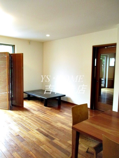 杉並区南荻窪１丁目戸建 リビング