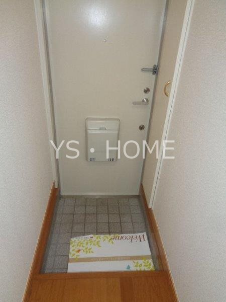 グリーンコート B 玄関