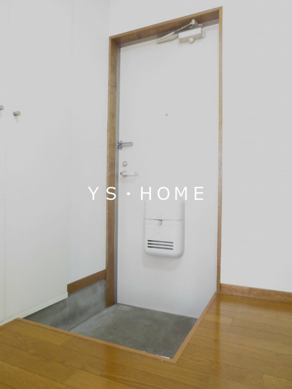 クレセント・ドヌールＥ  玄関