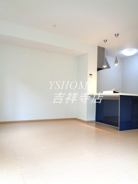 ガーデンハウスB リビング