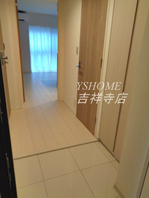 カーラステージ武蔵野  玄関