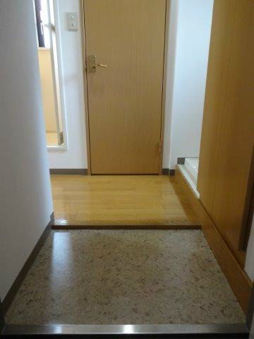 ティアラＡ 玄関