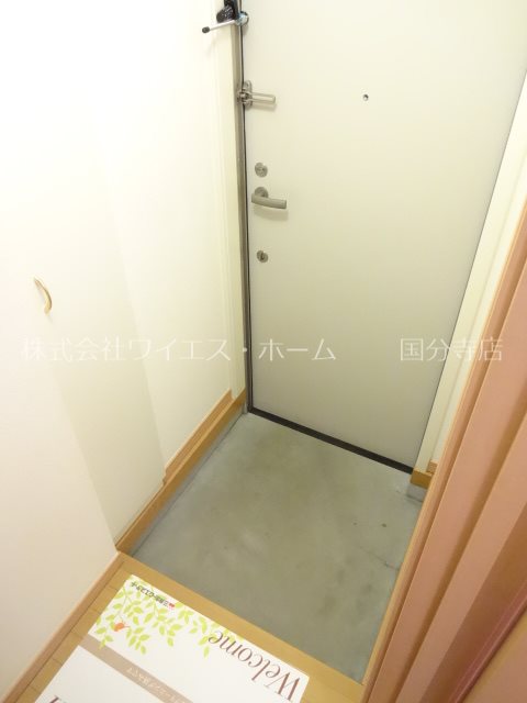 ガーデンテラス国立D棟 玄関