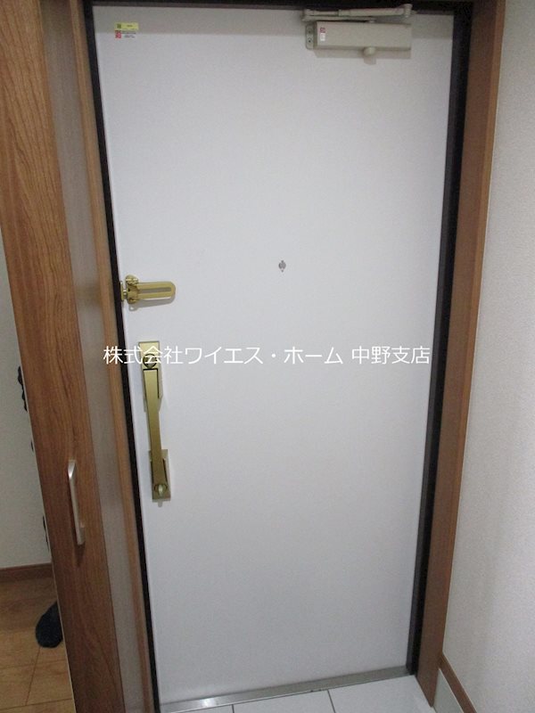 モン・シャトー新高円寺新館   玄関