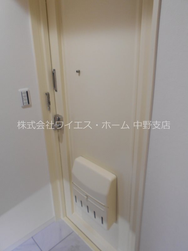 シャトウ中野アネックス 玄関