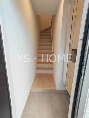 セレスティア小金井中町 玄関