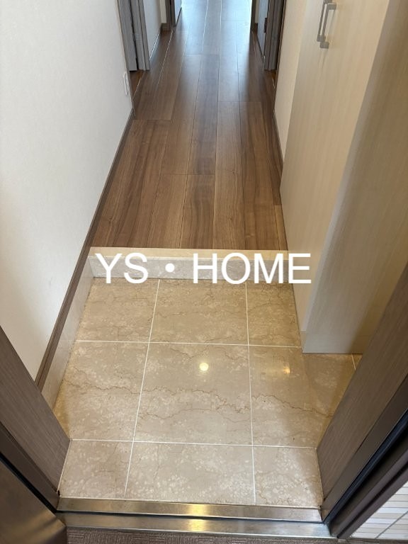 グランコルサ 玄関