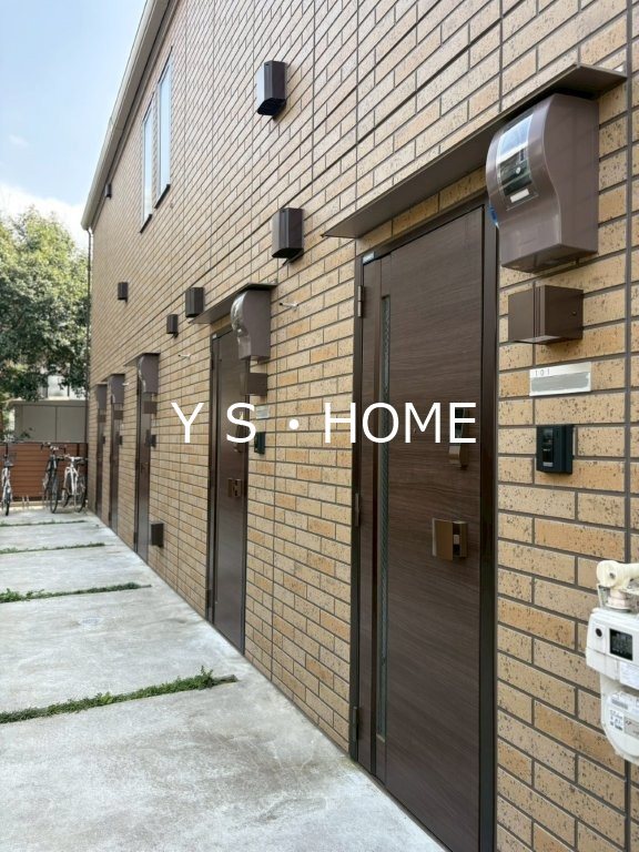 ブルースカイ 玄関